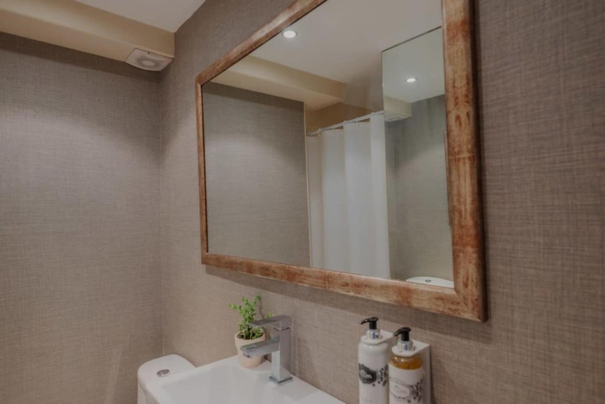 Sunny And Spacious House, 4bd 3bath Downtown Apartament *